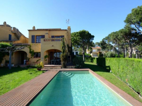 Villa in Estartit with sea beach